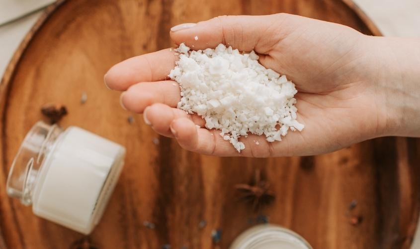 Dùng sáp nến trong trường hợp dây kéo bị rút sau thời gian dài sử dụng