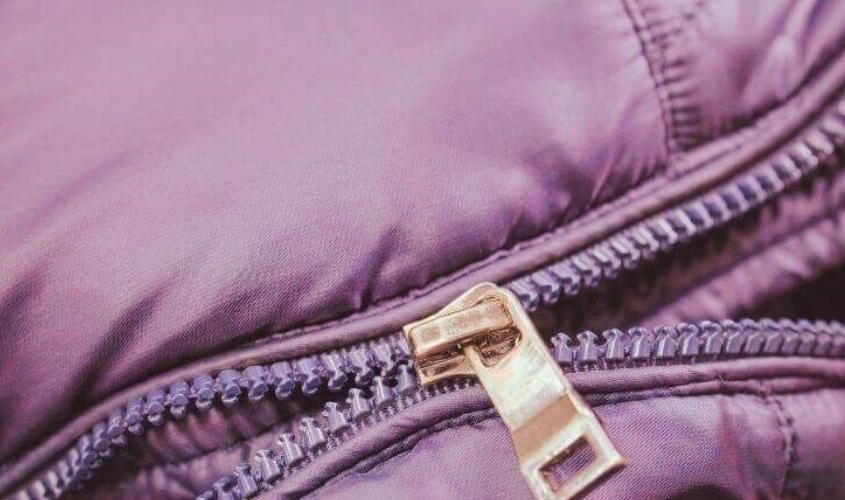 Thanh trượt balo bé bị hỏng sẽ khiến khóa kéo dễ bị tuột hoặc bị kẹt