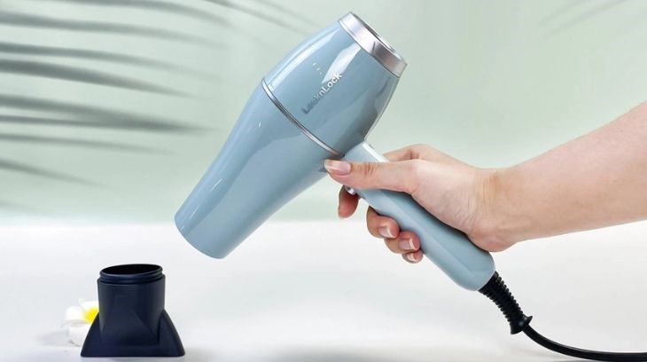Máy sấy tóc Lock&Lock có thiết kế đẹp mắt với màu sắc nhã nhặn
