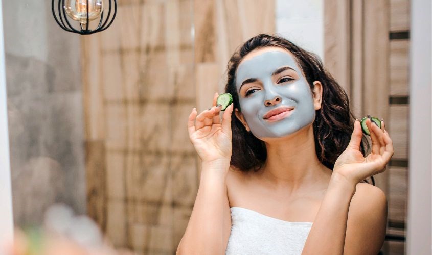 Nên thoa mặt nạ ngủ trước khi ngủ 15 phút để dưỡng chất thấm sâu vào da Nên thoa mặt nạ ngủ trước khi ngủ 15 phút để dưỡng chất thấm sâu vào da