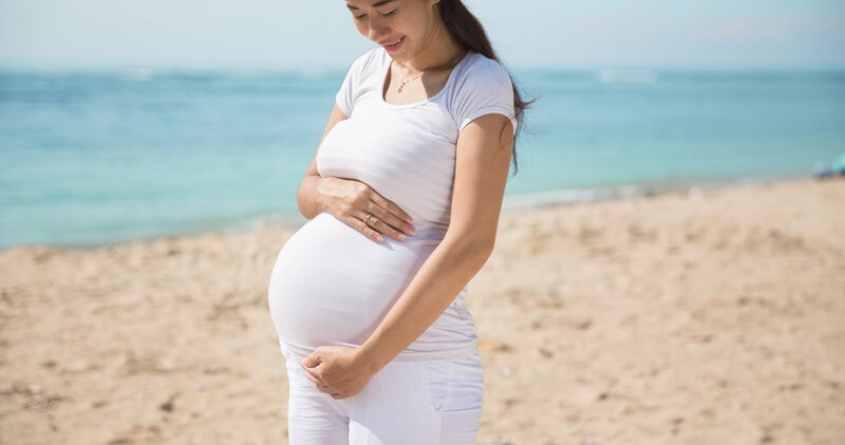 Mẹ bầu nên cẩn thận khi đi tắm biển