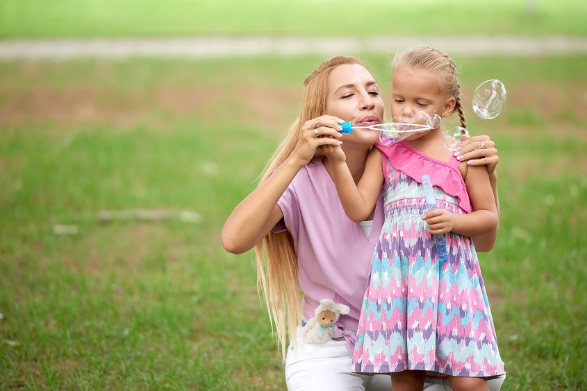 Cách dạy trẻ tự kỷ lấy hơi