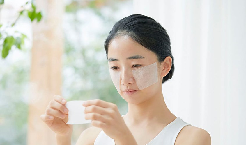 Bạn có thể dùng tone Hatomugi làm lotion mask trong 3 phút