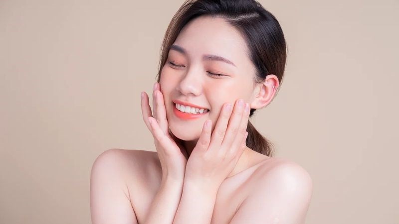 Lá hẹ chứa các chất chống oxy hóa giúp làn da trở nên tươi sáng, rạng rỡ
