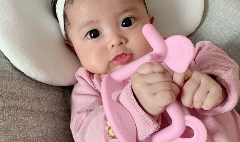 Khi trẻ bắt đầu mọc răng là có thể sử dụng ngậm nướu