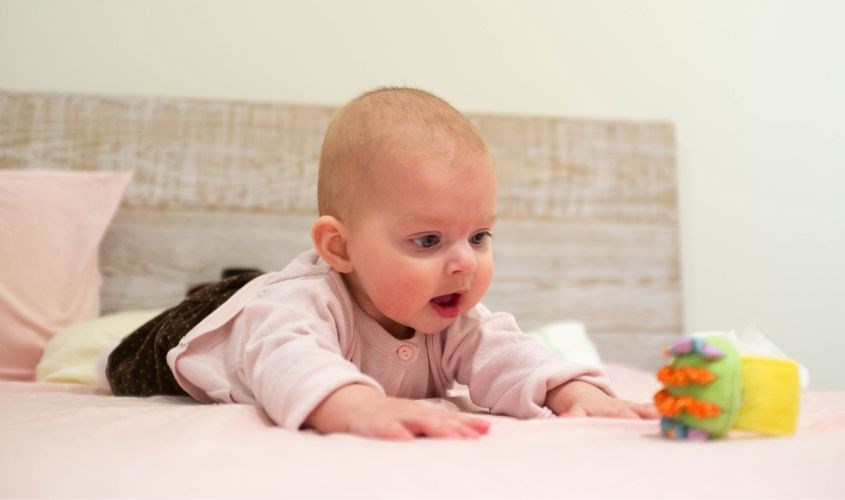 Vệ sinh sạch miếng cắn răng bằng nước nóng ngay trước và sau khi sử dụng