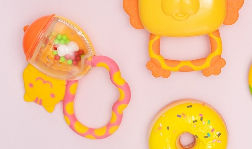 Gặm nướu Richell làm từ nhựa cao cấp, không chứa BPA