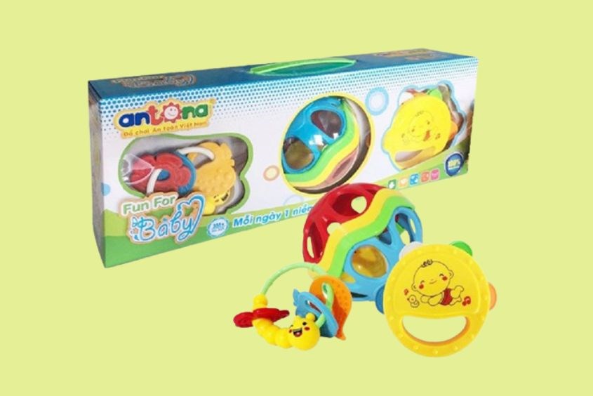 Đồ chơi xúc xắc Antona là một trong các đồ chơi cho trẻ 6 tháng tuổi tốt nhất