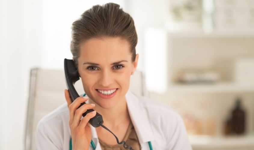 Phụ nữ mang thai và cho con bú nên hỏi ý kiến bác sĩ nếu muốn sử dụng tinh dầu tràm trà