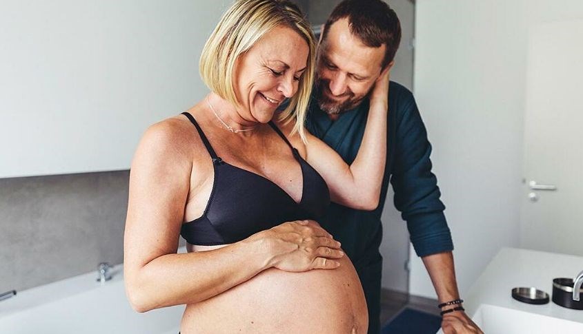 Mang thai khi đã lớn tuổi có thể là nguyên nhân dẫn đến rạn da ở mẹ bầu