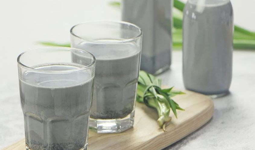 Thêm ít đường để sữa yến mạch mè đen dễ uống hơn