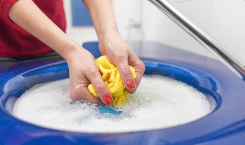 Tránh giặt vò mạnh tay để áo không bị đổ lông