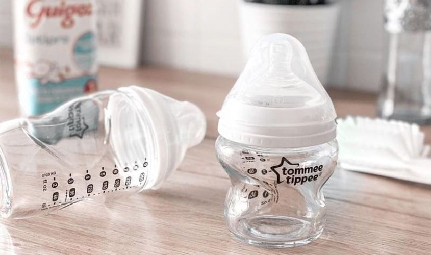 Bình sữa thủy tinh Tommee Tippee Closer to Nature cổ rộng 150 ml