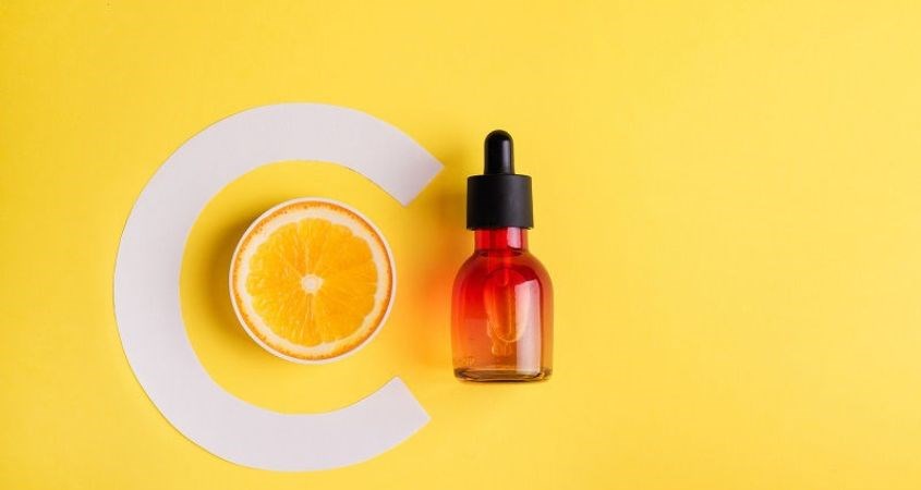 Vitamin C là thành phần được sử dụng rất phổ biến trong serum trị thâm mụn