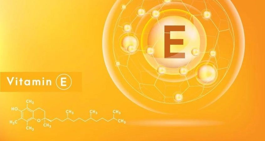 Vitamin E là một chất thường gặp trong serum trị thâm mụn