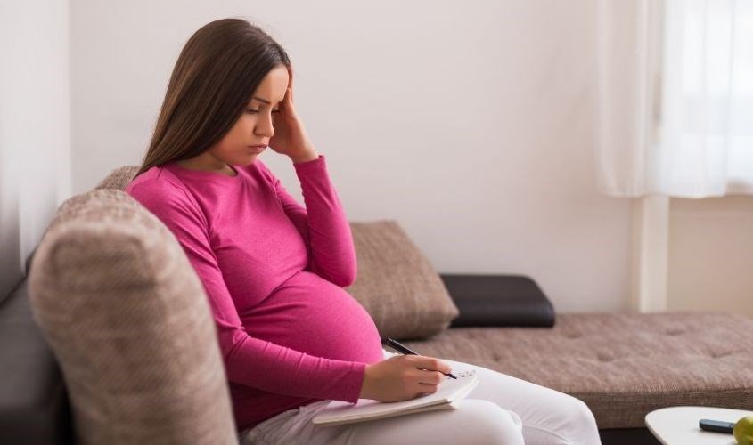 Mẹ bầu thường xuyên lo lắng trong quá trình mang thai