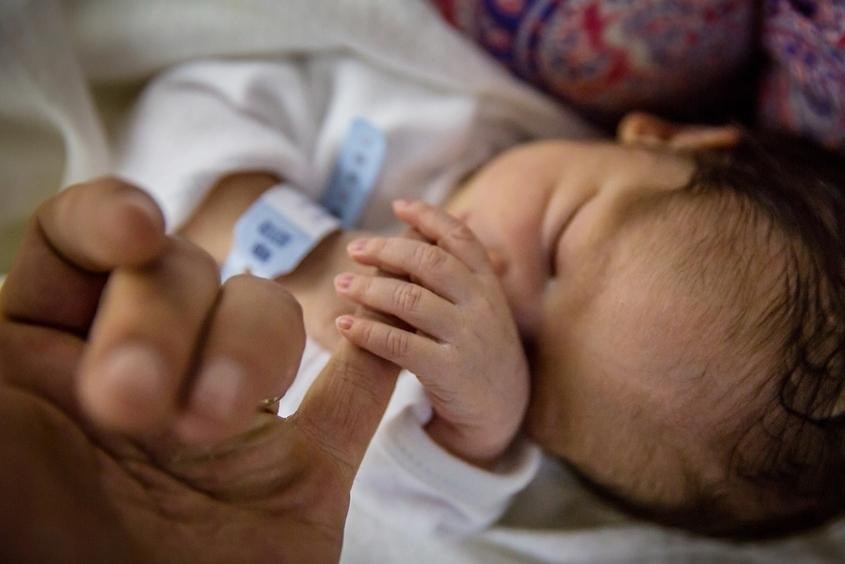 Cắt dính thắng lưỡi