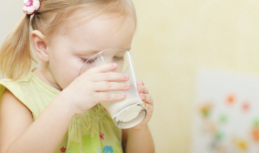 Lượng sữa trẻ uống phù thuộc vào độ tuổi