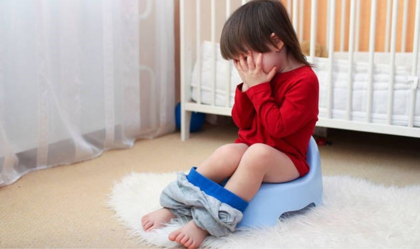 Uống sữa quá nhiều là nguyên nhân gây táo bón ở trẻ