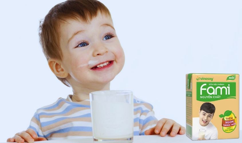 Cho trẻ sử dụng sữa Fami từ 6 tuổi trở lên