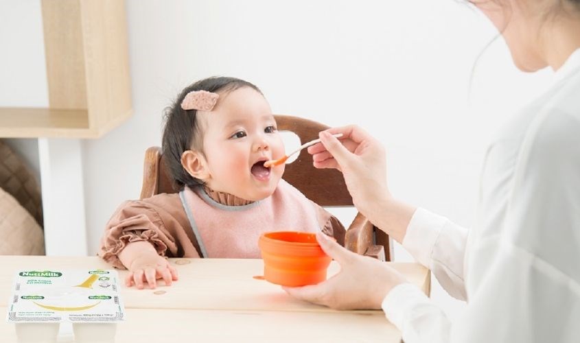 Lốc 4 hộp sữa chua có đường Nutimilk 100g