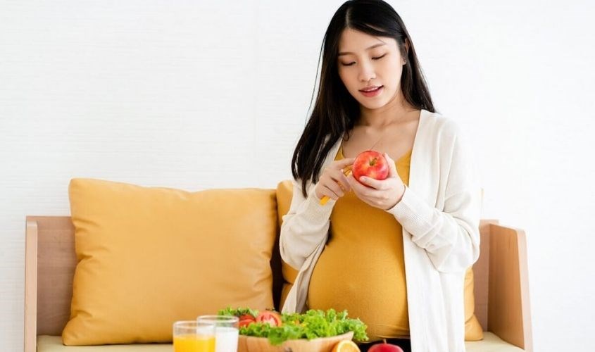 Mẹ nên thiết lập chế độ ăn uống hằng ngày khoa học