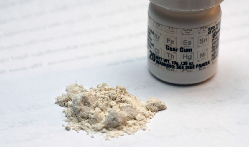 Guar Gum hoạt động như một chất làm đặc, có thể được sử dụng thay cho Maltodextrin