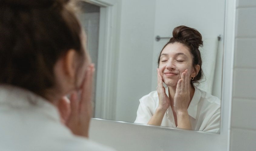 Thoa đều lên vùng mặt