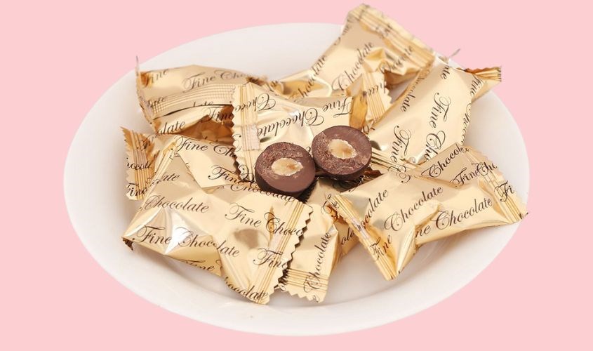 Kẹo socola sữa Bernique nhân tiramisu hạnh nhân hộp 65g Kẹo socola sữa Bernique nhân tiramisu hạnh nhân hộp 65g