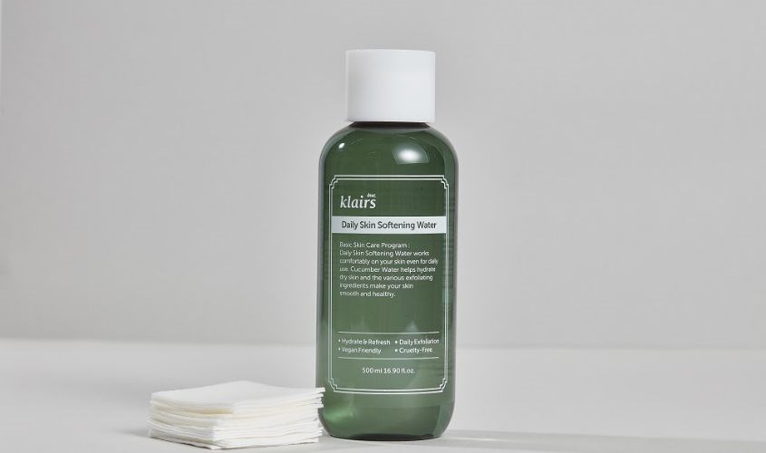 Daily Skin Softening Water có kết cấu dạng lỏng, thẩm thấu nhanh