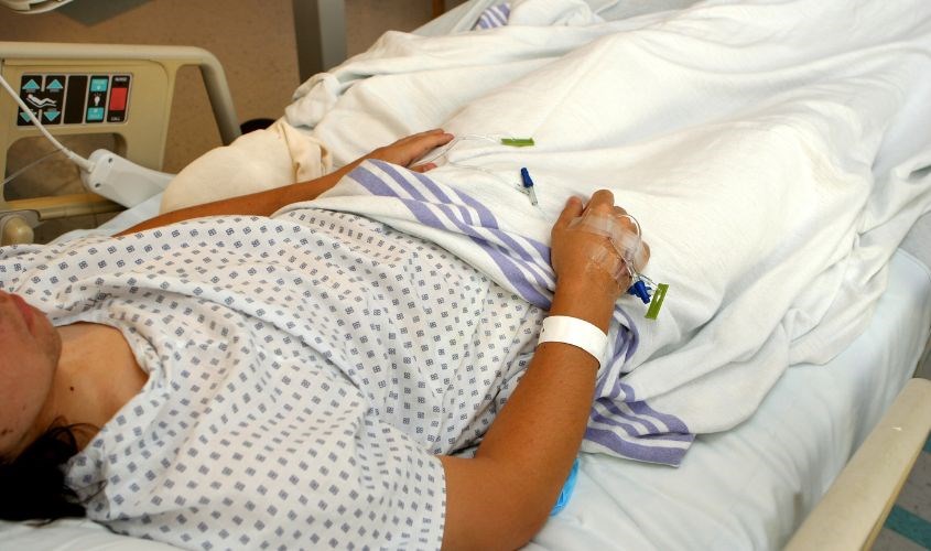 Sử dụng tinh bột nghệ hỏng có thể dẫn đến ngộ độc thực phẩm.