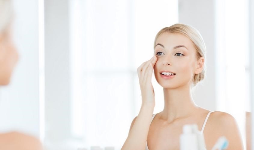 Sử dụng sản phẩm mỗi ngày sẽ giúp da dưỡng ẩm sâu