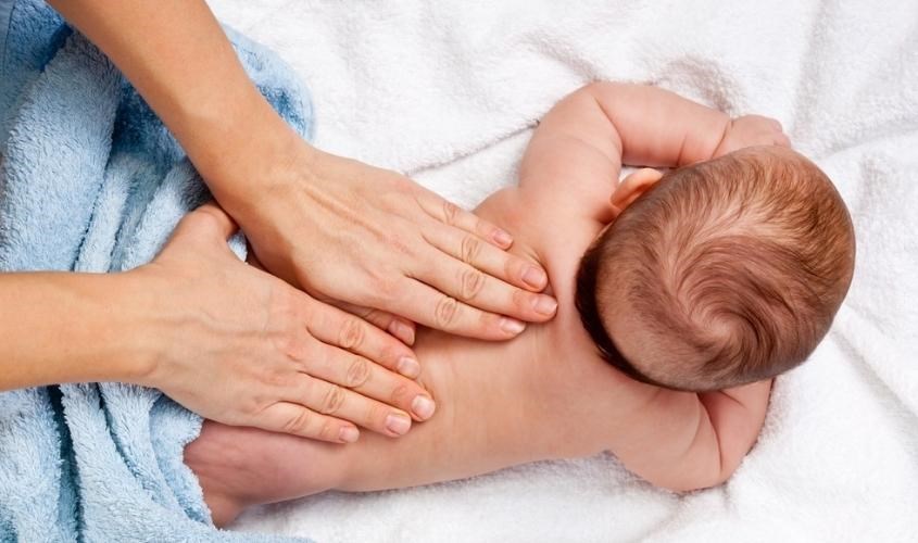 Massage làm tăng cường liên kết và hỗ trợ sự phát triển của trẻ