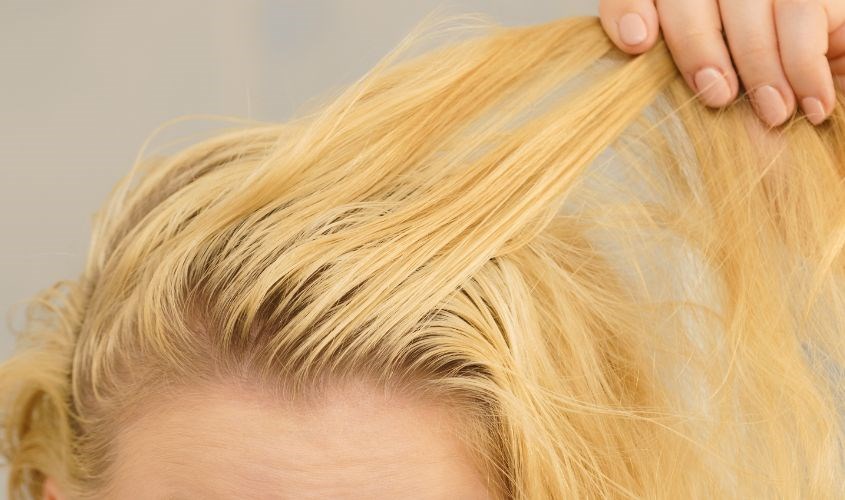 Làm sao để tóc dầu của bạn không còn là nỗi lo? Không cần suy nghĩ quá nhiều, hãy đến với sản phẩm dầu gội tóc dầu của chúng tôi. Công thức đặc biệt và hoàn toàn tự nhiên sẽ giúp cho tóc bạn luôn mềm mại và đầy sức sống.