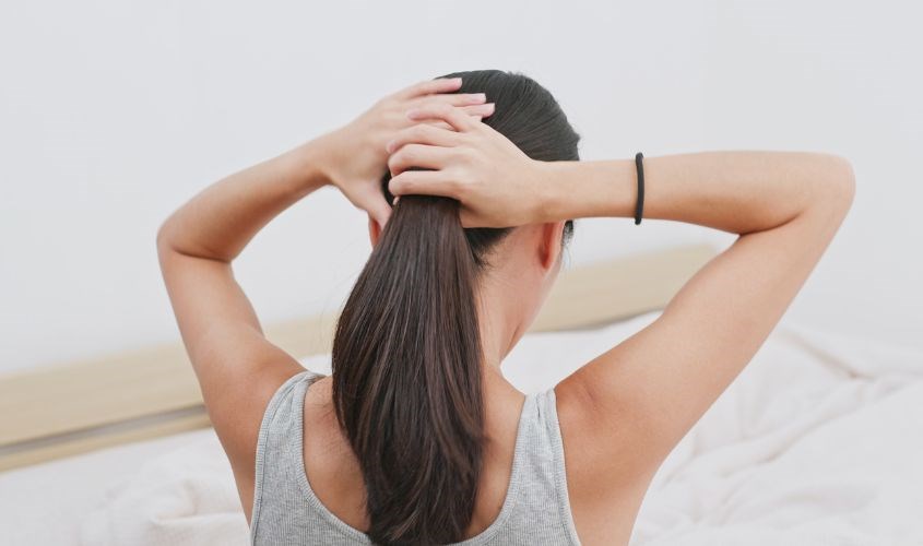 Tóc dầu nhờn chỉ nên tạo những kiểu tóc đơn giản