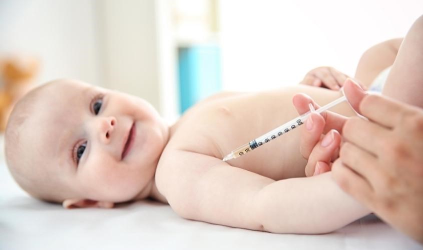 Trẻ cần được tiêm vitamin K