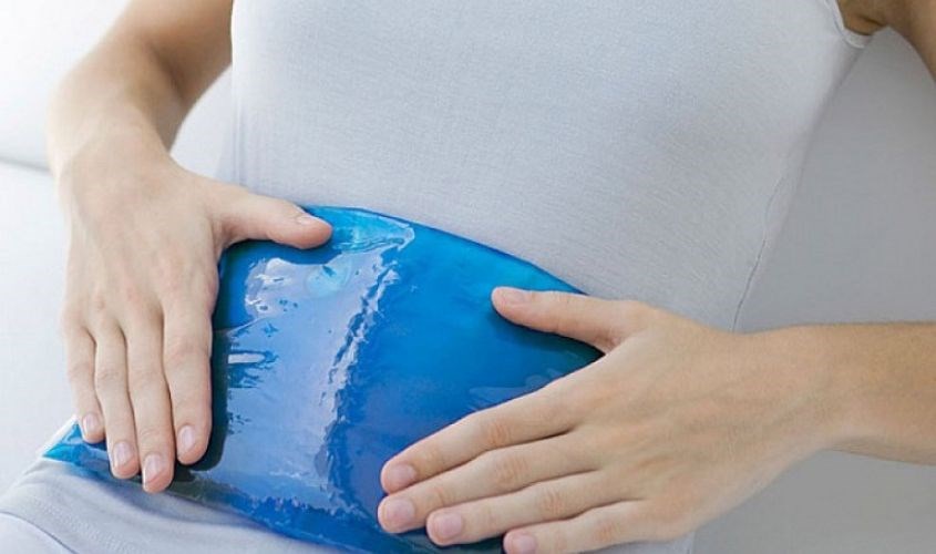 Chườm nóng giúp giảm tình trạng sôi bụng đáng kể ở mẹ bầu