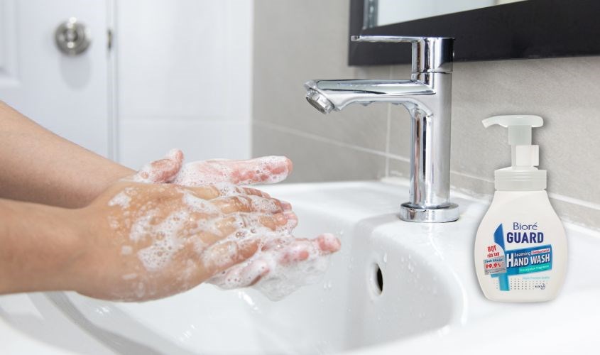 Bọt rửa tay Bioré hương khuynh diệp chai 250 ml