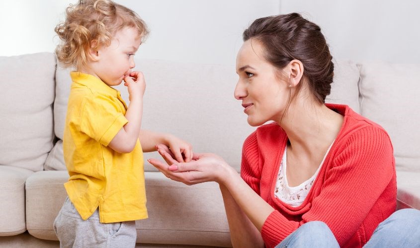 Bố mẹ cần chọn bánh ăn dặm phù hợp với độ tuổi của bé