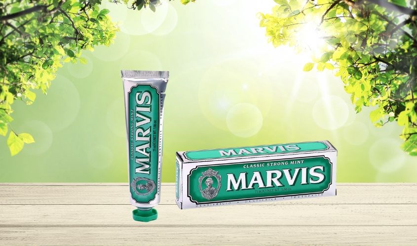 Kem đánh răng Marvis Class Strong Mint với công dụng trị các vấn đề về hơi thở