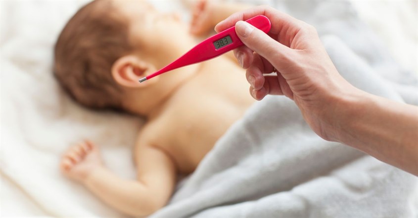 Mẹ theo dõi sốt ở trẻ em Sốt là triệu chứng cúm A ở trẻ thường gặp