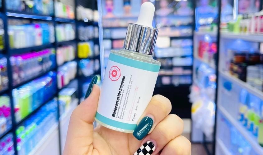 Sản phẩm có công dụng làm dịu làn da, hỗ trợ điều trị mụn