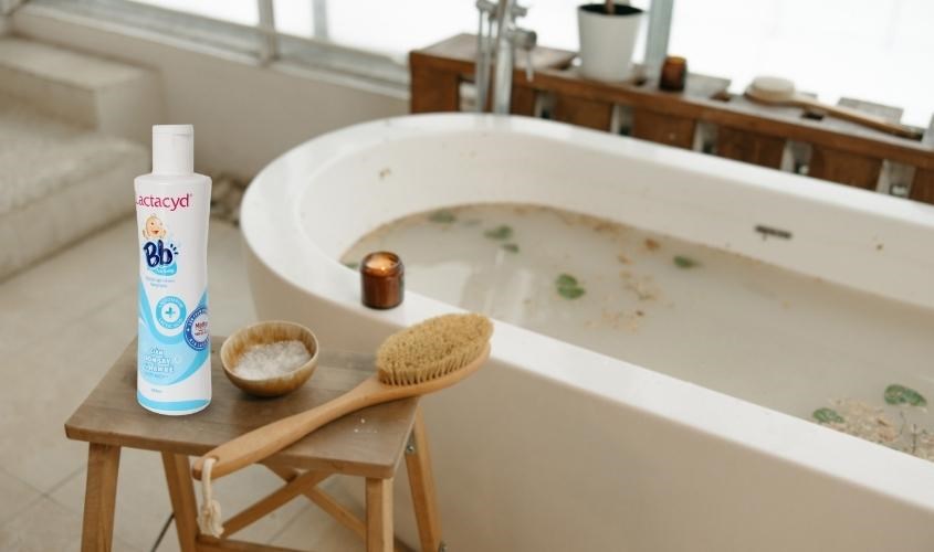 Sữa tắm gội cho bé Lactacyd Milky bảo vệ và nuôi dưỡng da hương dịu nhẹ 250 ml