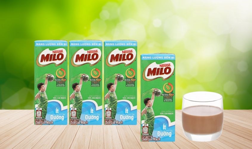 Lốc 4 hộp thức uống lúa mạch Nestlé Milo ít đường 180 ml