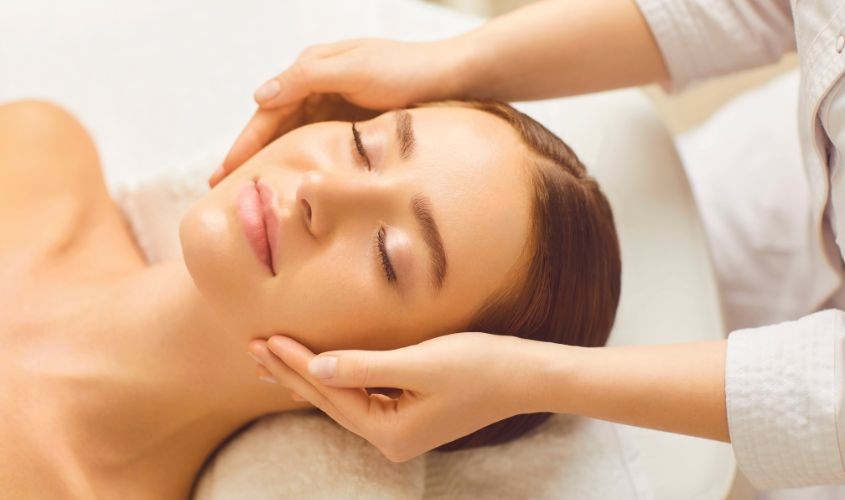 Mẹ bầu nên massage da mặt thường xuyên