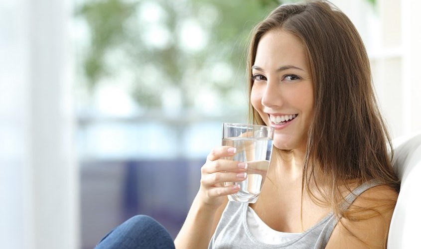 Nước tinh khiết giữ cho làn da khỏe mạnh và tươi sáng