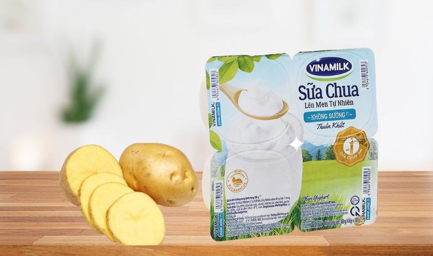 Sử dụng Lốc 4 hộp sữa chua không đường Vinamilk 100g kết hợp cùng khoai tây để làm mặt nạ lột mụn