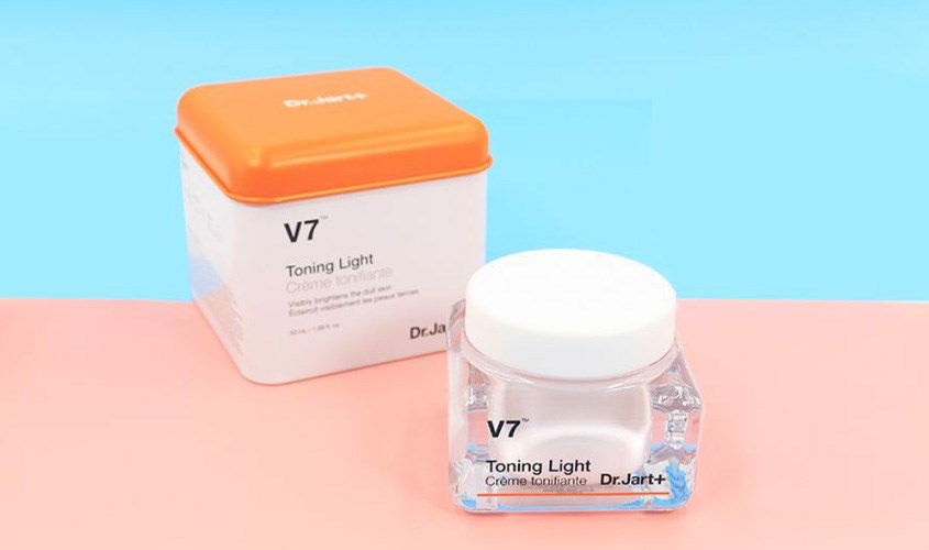 Kem dưỡng da V7 giúp dưỡng da trắng hồng rạng rỡ