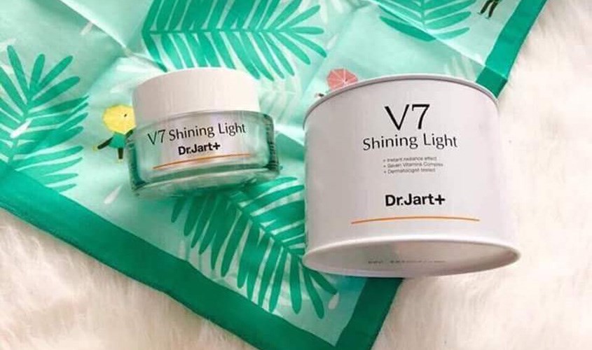 Kem dưỡng da V7 Shining Light dưỡng da khỏe mạnh