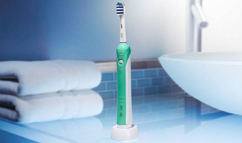 Bàn chải điện Oral-B Pro 1000 mang đến khả năng làm sạch sâu vượt trội